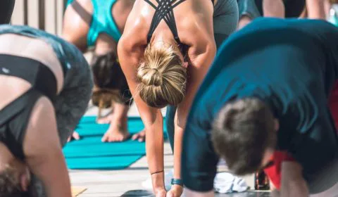 Durch Yoga lernen wir Achtsamkeit