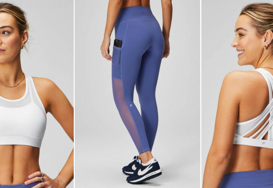 Frau trägt einen weißen Yoga BH und eine blaue Yoga Hose
