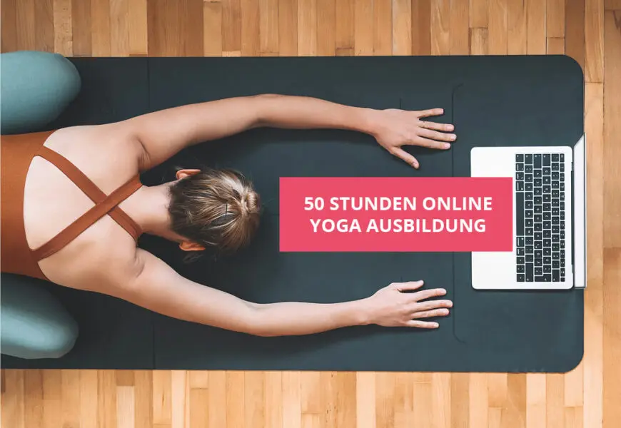 Frau macht Yoga vor ihrem Laptop