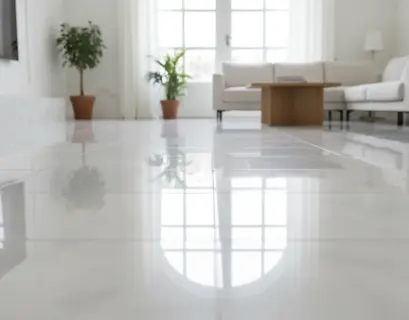 Glänzend sauber Boden mit einem Wasserstaubsauger