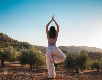 Frau macht Yoga auf Mallorca