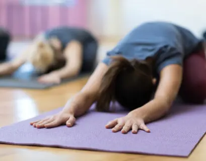 Frauen beim gemeinsamen Yoga-Training