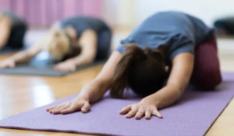 Frauen beim gemeinsamen Yoga-Training