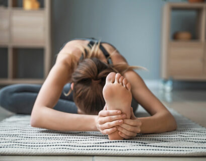 Frau macht Yoga gegen das Weinen