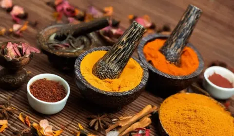 Ayurveda Küche mit ayurvedischen Gewürzen