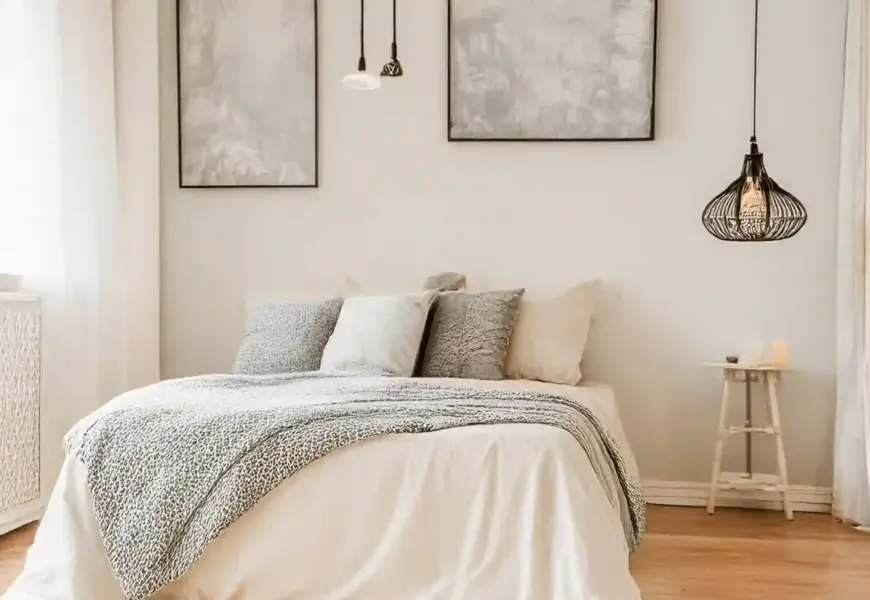 Bette mit gemütlicher Bettwäsche