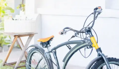 Fahrrad zuhause im Garten