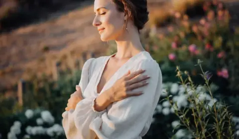 Frau liebt sich selber