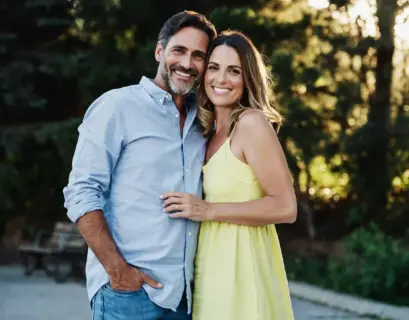 Glückliches Paar lächelt