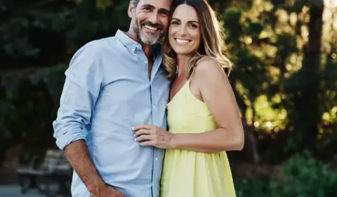 Glückliches Paar lächelt