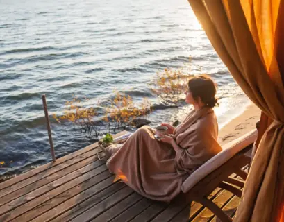 Frau in einer Ayurveda Kur an der Ostsee