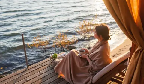 Frau in einer Ayurveda Kur an der Ostsee