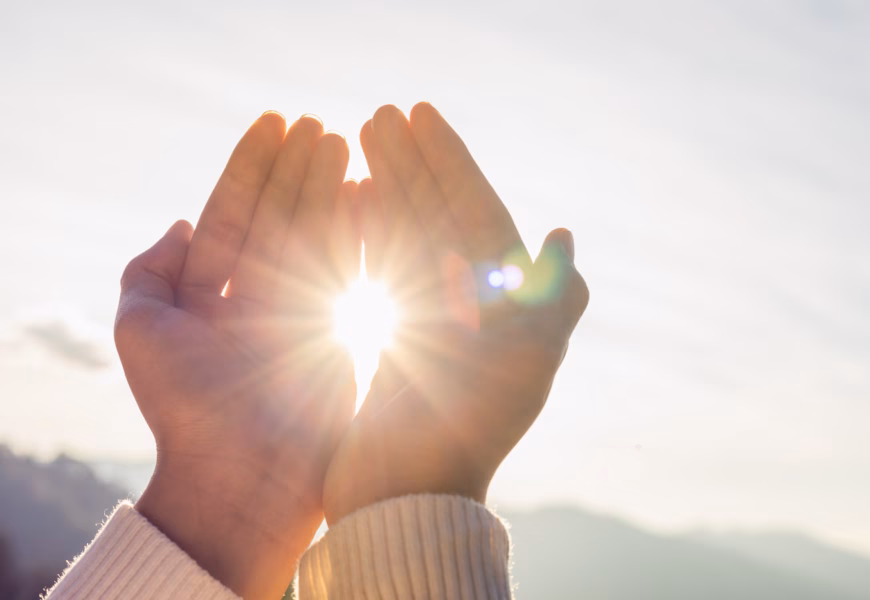 Hand vor der Sonne