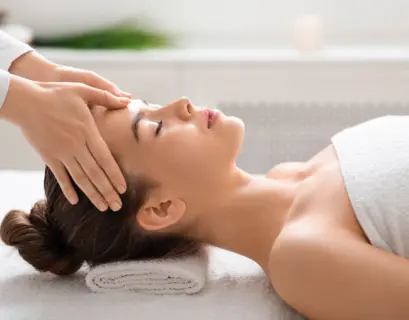 Burnout Patientin bekommt eine Ayurvedische Anwebundg in der TOMESA Fachklinik